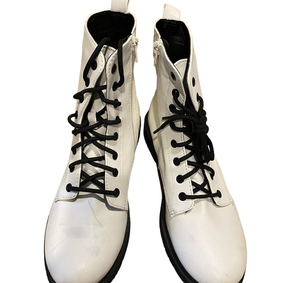White combat boot with black sole - Picture 3 of 6